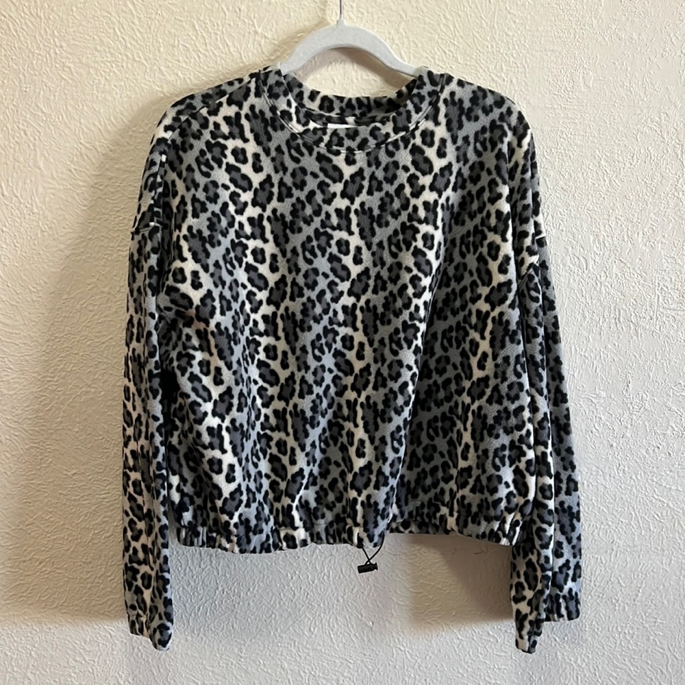 SOLD💕NWT ABOUND Fleece Leopard top